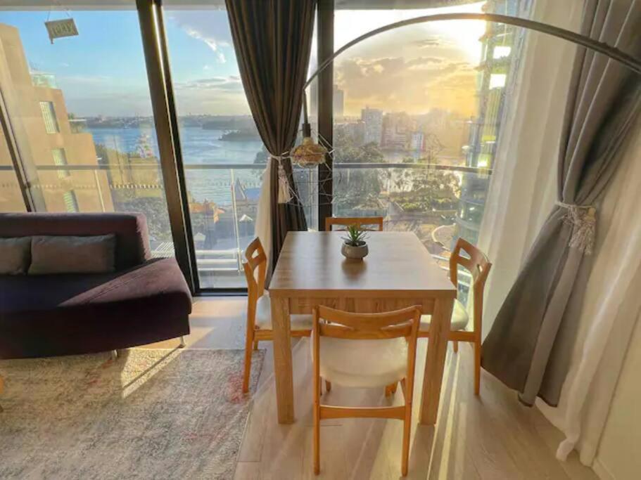 Luxury In Lavender Bay For Vivid Apartment *